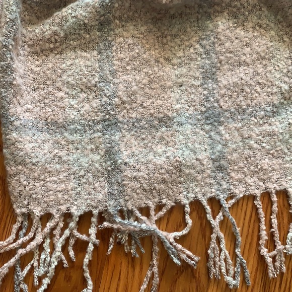 Scarve - Picture 2 of 2